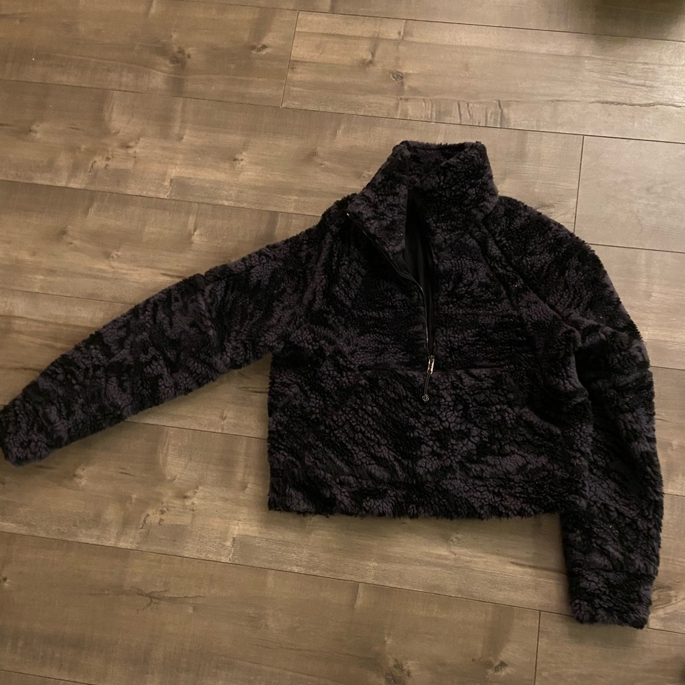 Lululemon Cropped Sweater/ Jacket. Size XS.